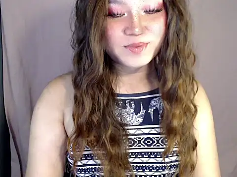 Eyes-on-me online show from 11.21.25