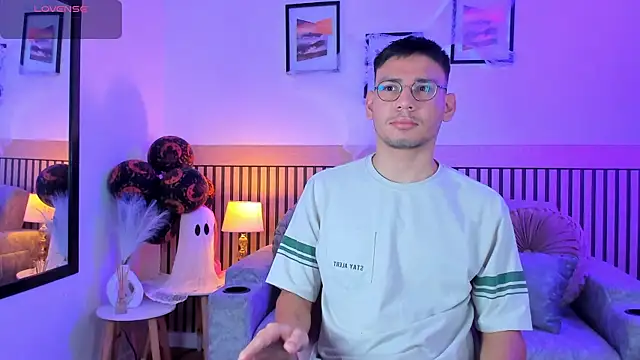 Snapshot of marcuswildx chatting on 10.16.25 marcuswildx online show from 10.16.25