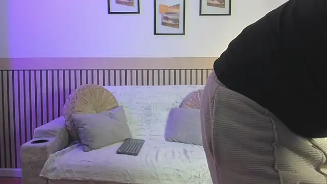 Snapshot of marcuswildx chatting on 12.17.25 marcuswildx online show from 12.17.25