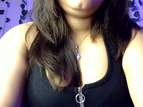 Aaliya02 online show from 11.18.25