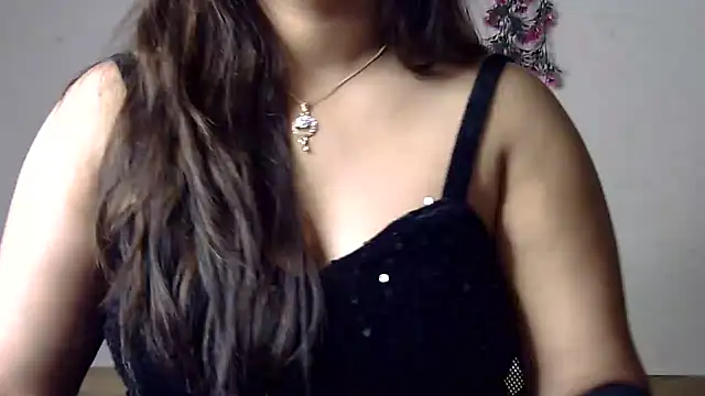 Snapshot of Aaliya02 chatting on 06.18.26 Aaliya02 online show from 06.18.26