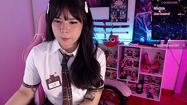 Snapshot of AnnieHikari chatting on 10.24.25 AnnieHikari online show from 10.24.25