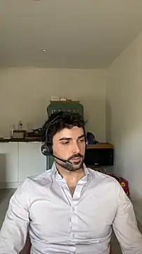 Snapshot of eauminerale chatting on 04.30.26 eauminerale online show from 04.30.26
