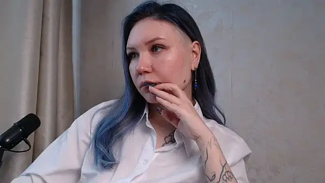 Snapshot of Kyserina chatting on 10.02.25 Kyserina online show from 10.02.25