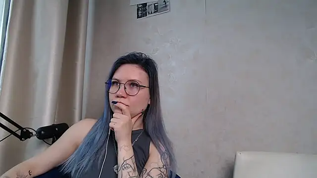 Snapshot of Kyserina chatting on 10.08.25 Kyserina online show from 10.08.25