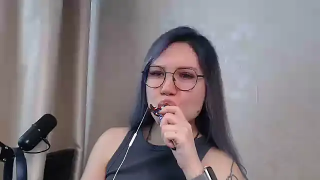 Snapshot of Kyserina chatting on 10.09.25 Kyserina online show from 10.09.25