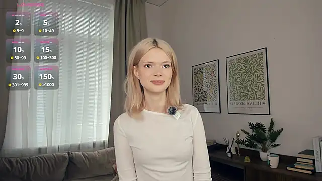 Snapshot of LaureMestler chatting on 10.09.25 LaureMestler online show from 10.09.25
