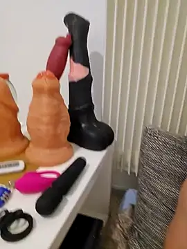 Snapshot of Chrisou73 chatting on 02.15.26 Chrisou73 online show from 02.15.26