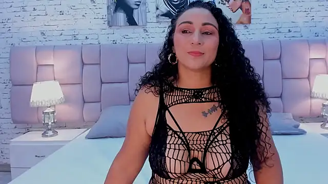 VaniaRose online show from 10.17.25