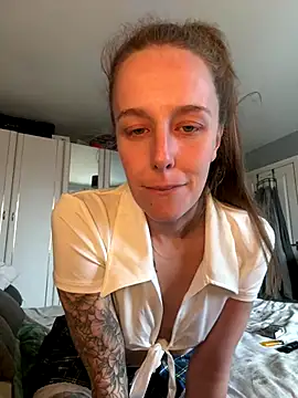 Snapshot of EmmieMaexox chatting on 10.16.25 EmmieMaexox online show from 10.16.25