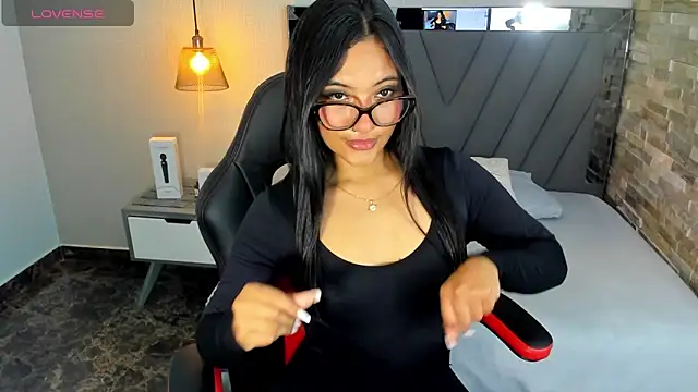 SYLVANA REY4 online show from 10.04.25