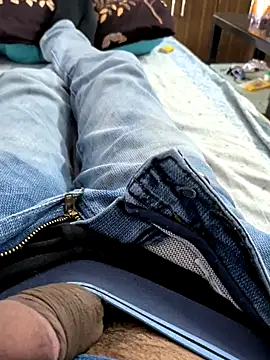 slaveboi9876 online show from 12.21.25