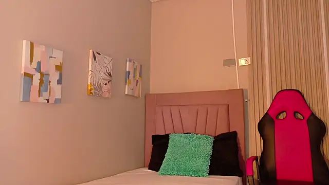 Snapshot of meli_peach1 chatting on 11.23.25 meli peach1 online show from 11.23.25