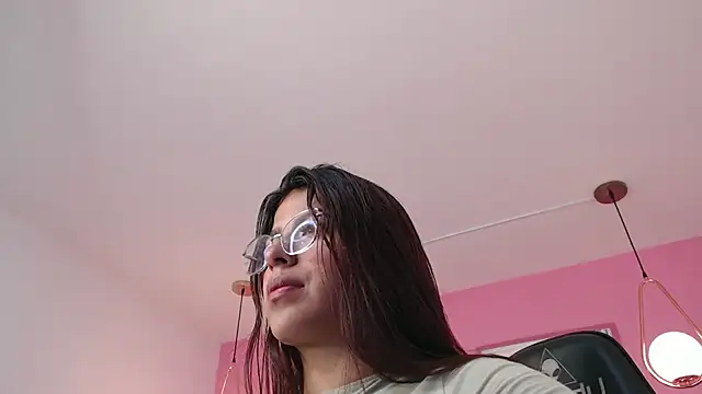 Snapshot of olivia_grenville_t chatting on 10.03.25 olivia grenville t online show from 10.03.25