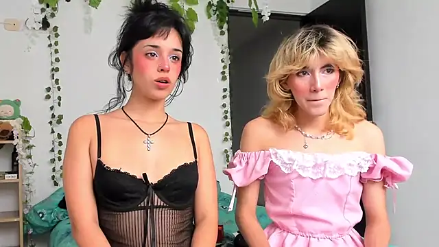 Snapshot of gatapistola chatting on 09.24.25 gatapistola online show from 09.24.25