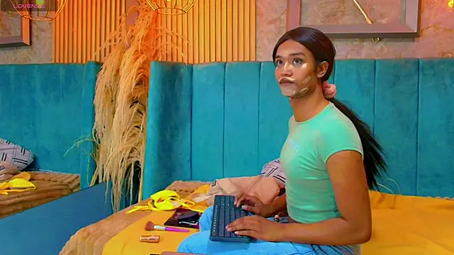 Snapshot of briannyte25 chatting on 10.11.25 briannyte25 online show from 10.11.25