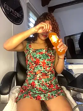 PrettyLia online show from 10.25.25