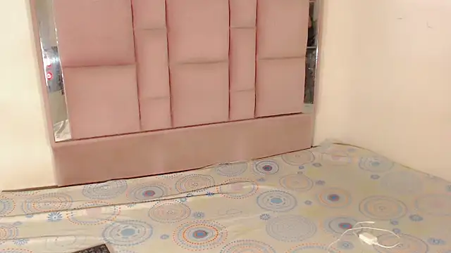 roxanawillts online show from 11.26.25