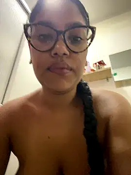 miiabrown18 online show from 12.17.25