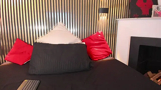 Lilith Bonnet online show from 10.11.25