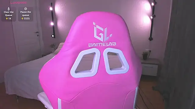 Alic Fox online show from 10.10.25