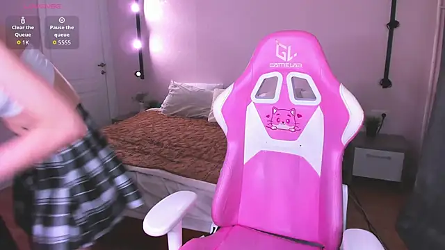 Alic Fox online show from 10.14.25