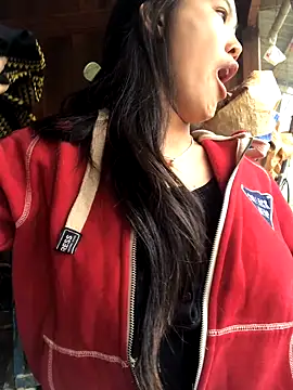 Mai lovely online show from 11.02.25