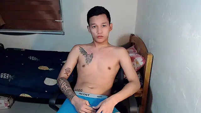 Snapshot of asianmonstercock05 chatting on 09.27.25 asianmonstercock05 online show from 09.27.25
