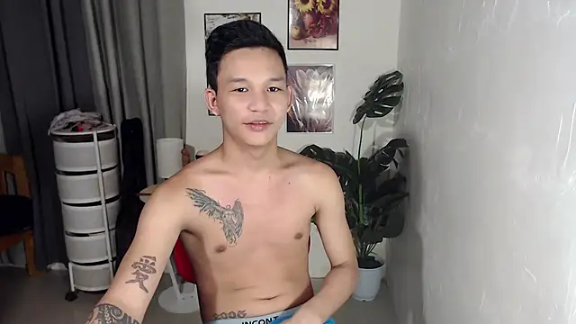 Snapshot of asianmonstercock05 chatting on 10.23.25 asianmonstercock05 online show from 10.23.25