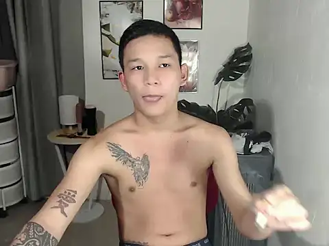 Snapshot of asianmonstercock05 chatting on 10.26.25 asianmonstercock05 online show from 10.26.25