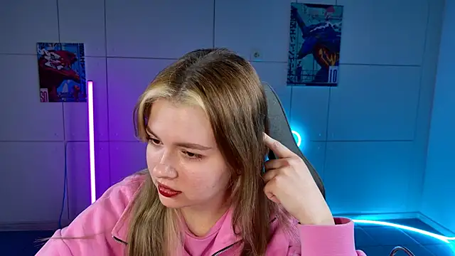 Snapshot of HaleySun chatting on 09.30.25 HaleySun online show from 09.30.25