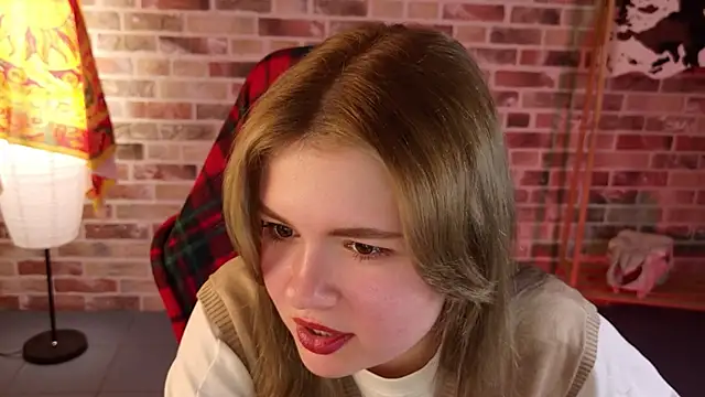 Snapshot of HaleySun chatting on 10.15.25 HaleySun online show from 10.15.25
