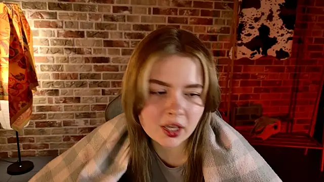 Snapshot of HaleySun chatting on 10.25.25 HaleySun online show from 10.25.25