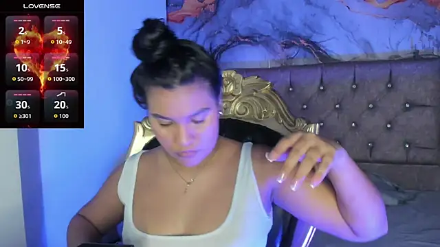 Snapshot of Tamara_Johnss_ chatting on 10.22.25 Tamara Johnss online show from 10.22.25