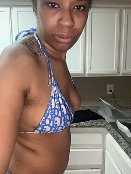 YeahhhitsBreezy online show from 04.15.26