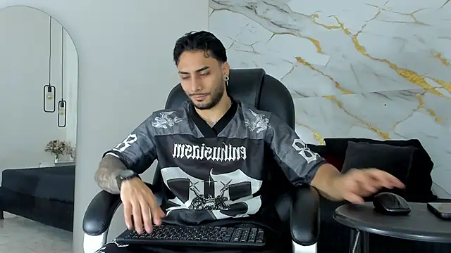 Snapshot of Miike_Stone1 chatting on 10.15.25 Miike Stone1 online show from 10.15.25