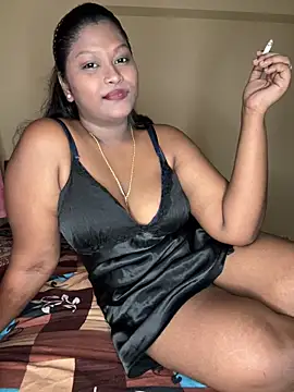 Snapshot of Shradha-999 chatting on 10.18.25 Shradha-999 online show from 10.18.25