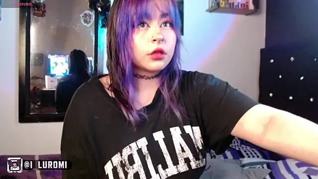 Snapshot of Iluromi chatting on 04.14.26 Iluromi online show from 04.14.26
