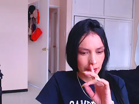 Snapshot of EmmaValmor chatting on 05.19.26 EmmaValmor online show from 05.19.26