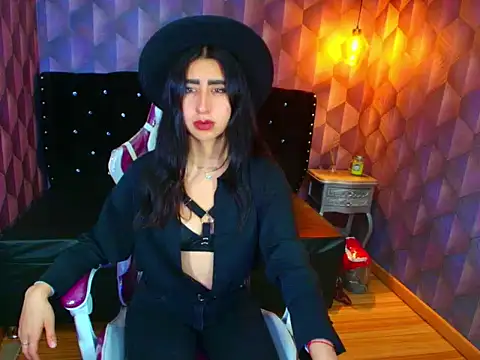 Snapshot of Nanisshawna chatting on 10.29.25 Nanisshawna online show from 10.29.25