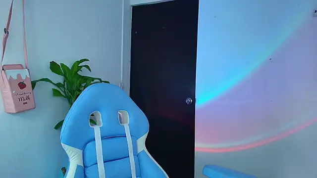 Snapshot of Hinata_21_ chatting on 10.24.25 Hinata 21  online show from 10.24.25