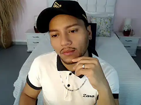 Max Rivers online show from 10.10.25