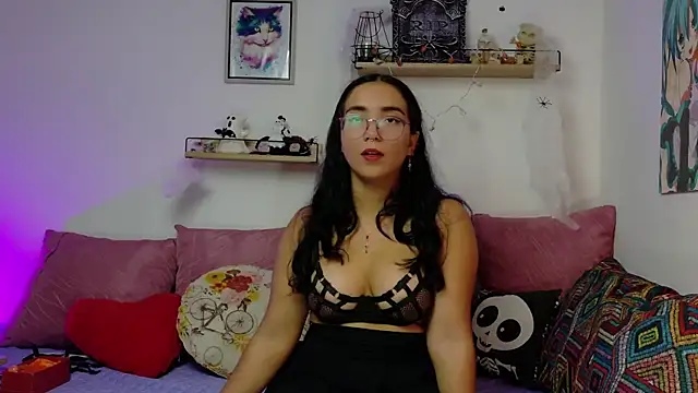 LucyDerby online show from 11.11.25