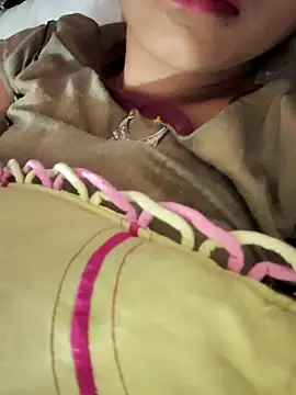 Snapshot of Queen-Bee143 chatting on 02.14.26 Queen-Bee143 online show from 02.14.26