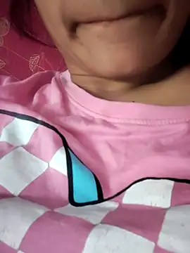 Snapshot of Queen-Bee143 chatting on 02.19.26 Queen-Bee143 online show from 02.19.26