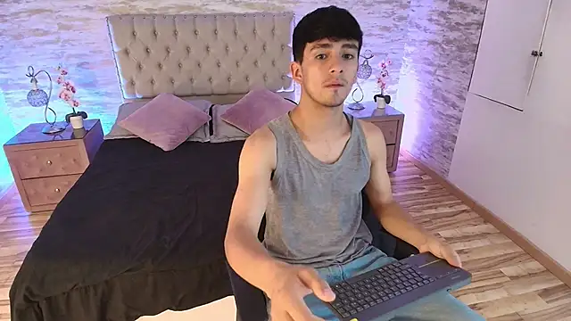 Snapshot of Axel_Draven chatting on 04.15.26 Axel Draven online show from 04.15.26