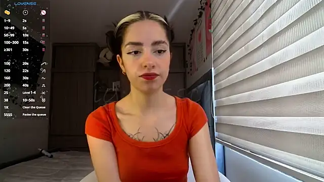 Snapshot of Kittyross chatting on 05.24.26 Kittyross online show from 05.24.26
