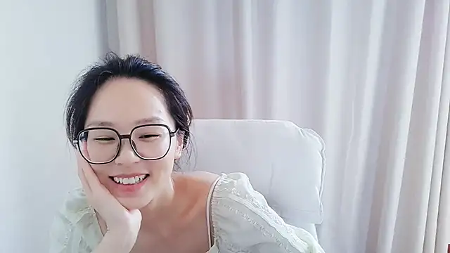 Snapshot of guai00 chatting on 05.23.26 guai00 online show from 05.23.26