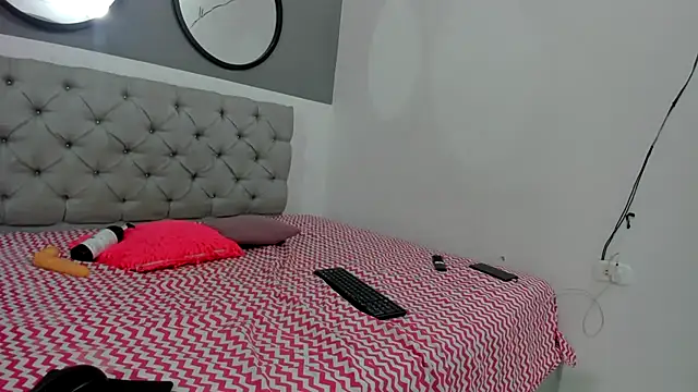 Chey petite online show from 10.17.25