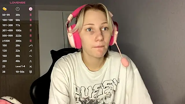 Snapshot of KandaceMassanelli chatting on 10.20.25 KandaceMassanelli online show from 10.20.25